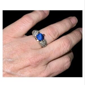 Vintage HGE Lind Large Round Blue Sapphire CZ & Clusters Costume Ring Size 8